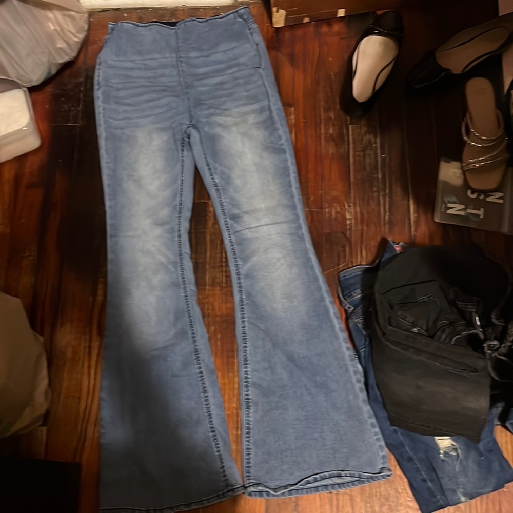 Pull up blue flare jeans